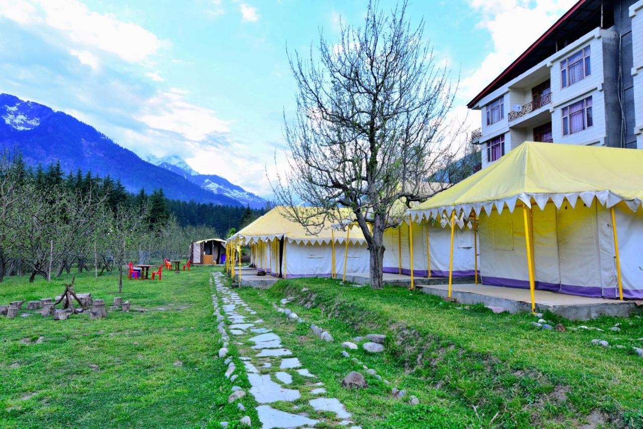 Vaccinated Staff - Oyo 36903 Retro Valley 3* Manali (Himachal Pradesh)